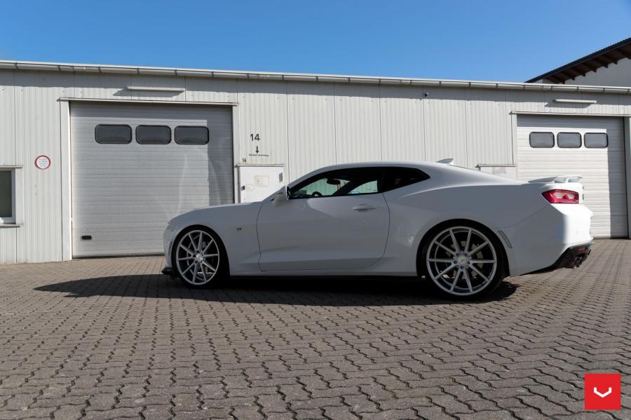  Chevrolet Camaro on Vossen Wheels (VFS1) 2017 года  (фото 6 из 19)